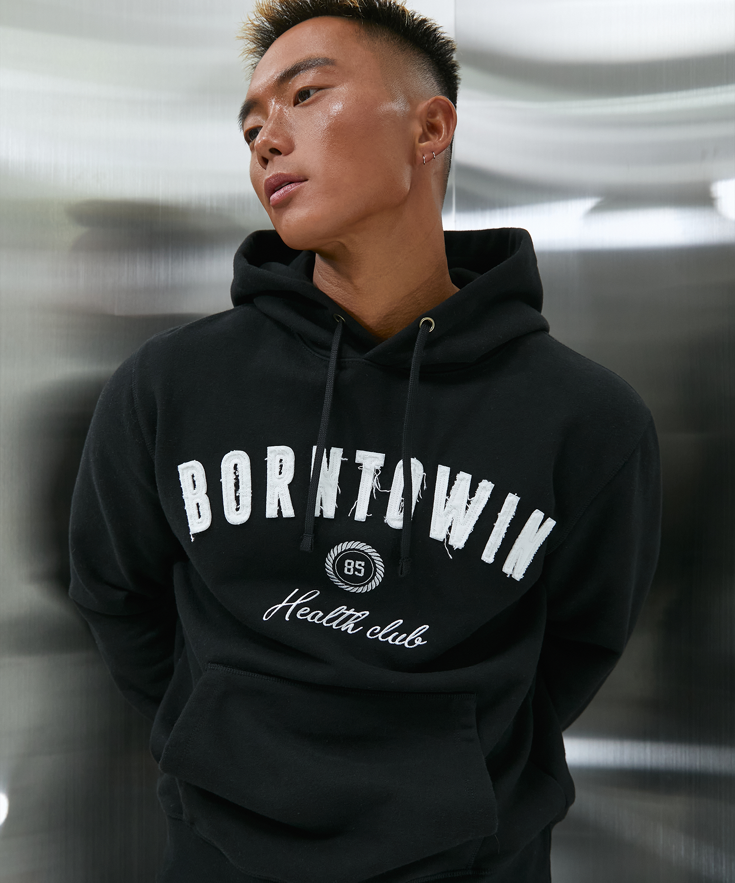 BORNTOWIN PATCH MUSCLE FIT HOODIE [BLACK]